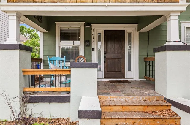 a front view of house with yard