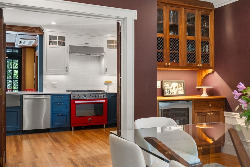 76 Cliff Road Milton, MA 02186 - Photo 11 of 36