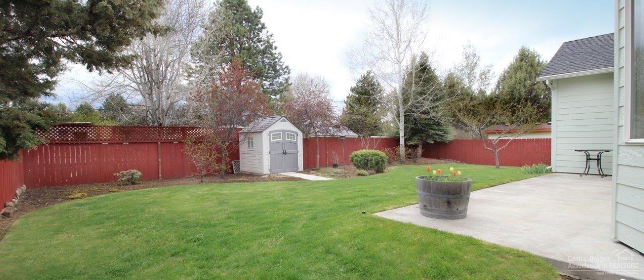 381 Southeast Soft Tail Loop Bend, OR 97702 - Photo 23 of 24 A large back yard for play and pets. En