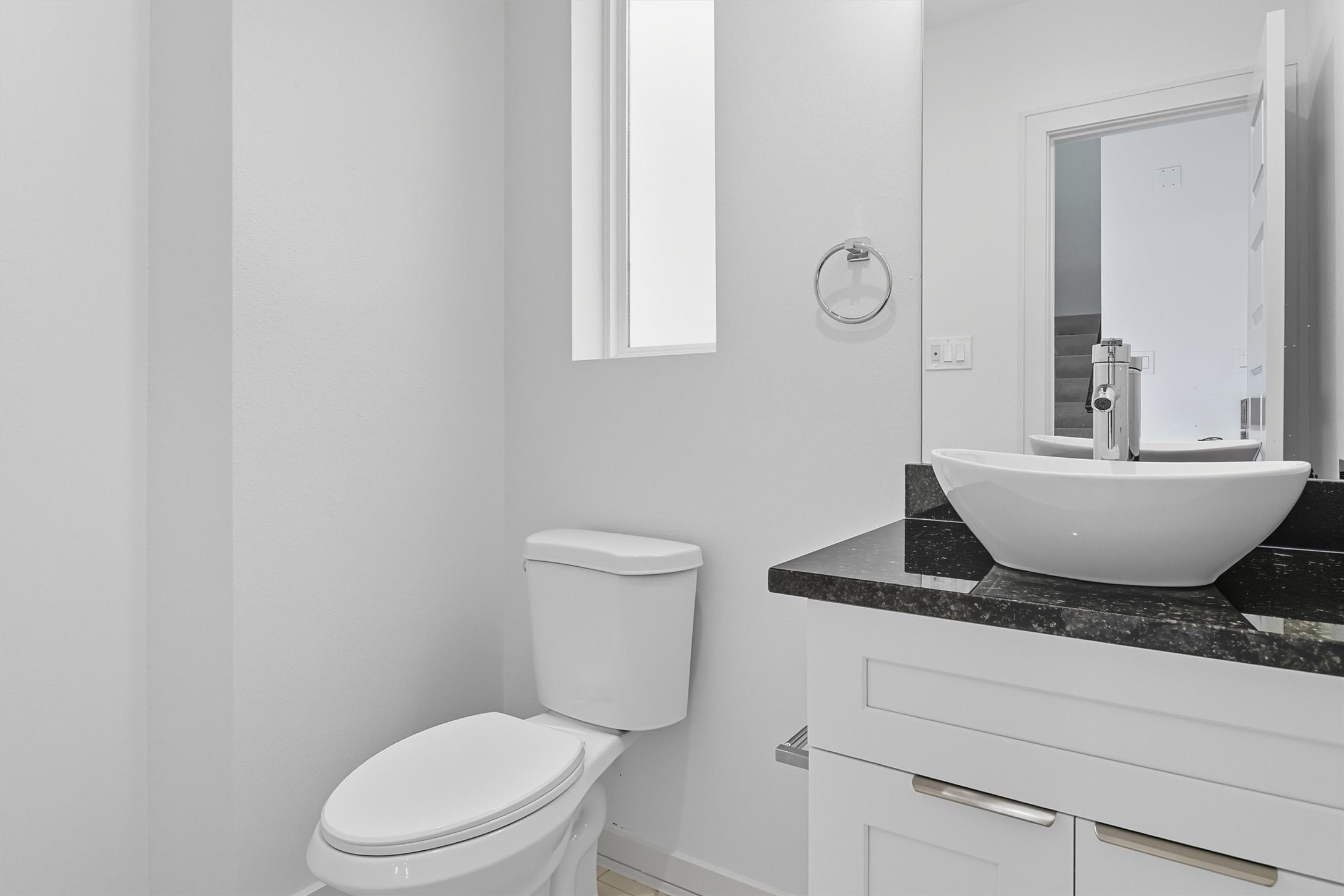 2924 El Fenice Lane Houston, TX 77057 - Photo 17 of 39 a bathroom with a toilet a sink and mirror