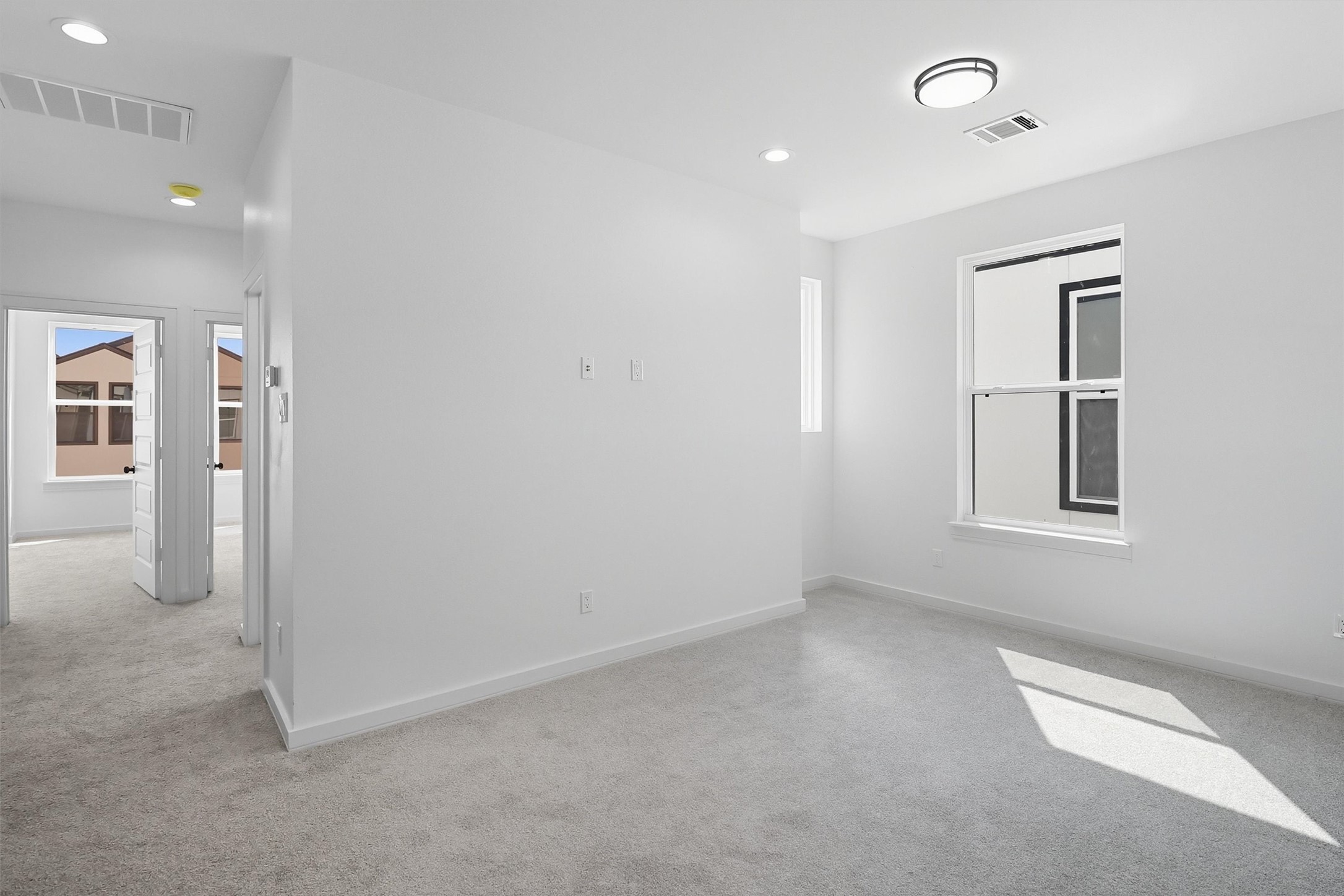 2924 El Fenice Lane Houston, TX 77057 - Photo 20 of 39 an empty room with windows and closet