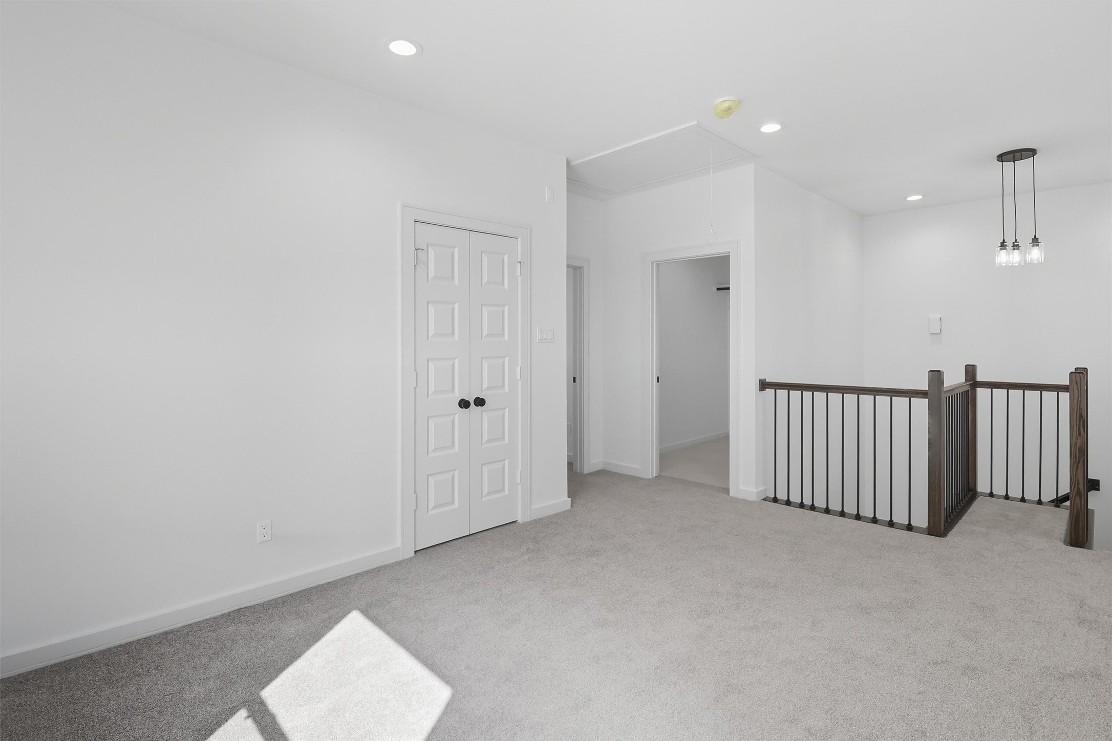 2924 El Fenice Lane Houston, TX 77057 - Photo 21 of 39 an empty room with a projector and a chandelier fan