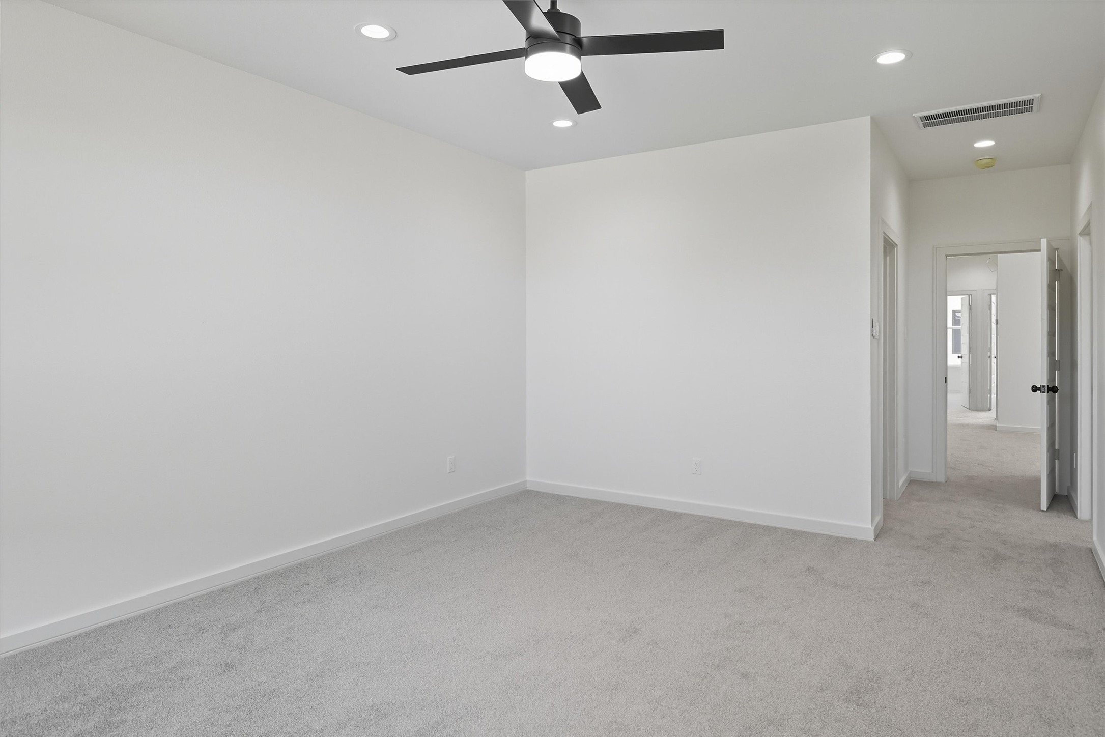 2924 El Fenice Lane Houston, TX 77057 - Photo 24 of 39 Additional features include recessed
lighting and an upgraded ceiling fan.
The suite offers ample wall space for
a TV and plenty of room to
accommodate a king-size bedroom
set.