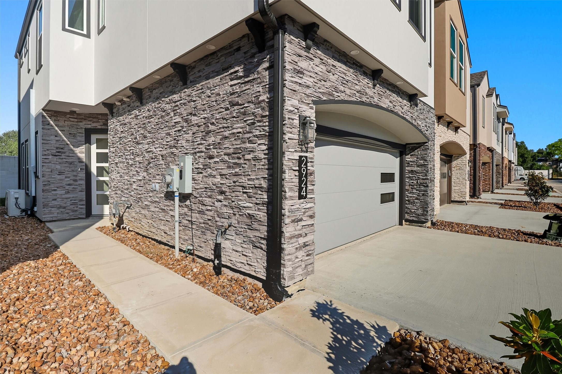 2924 El Fenice Lane Houston, TX 77057 - Photo 3 of 39 a view of a pathway along the building