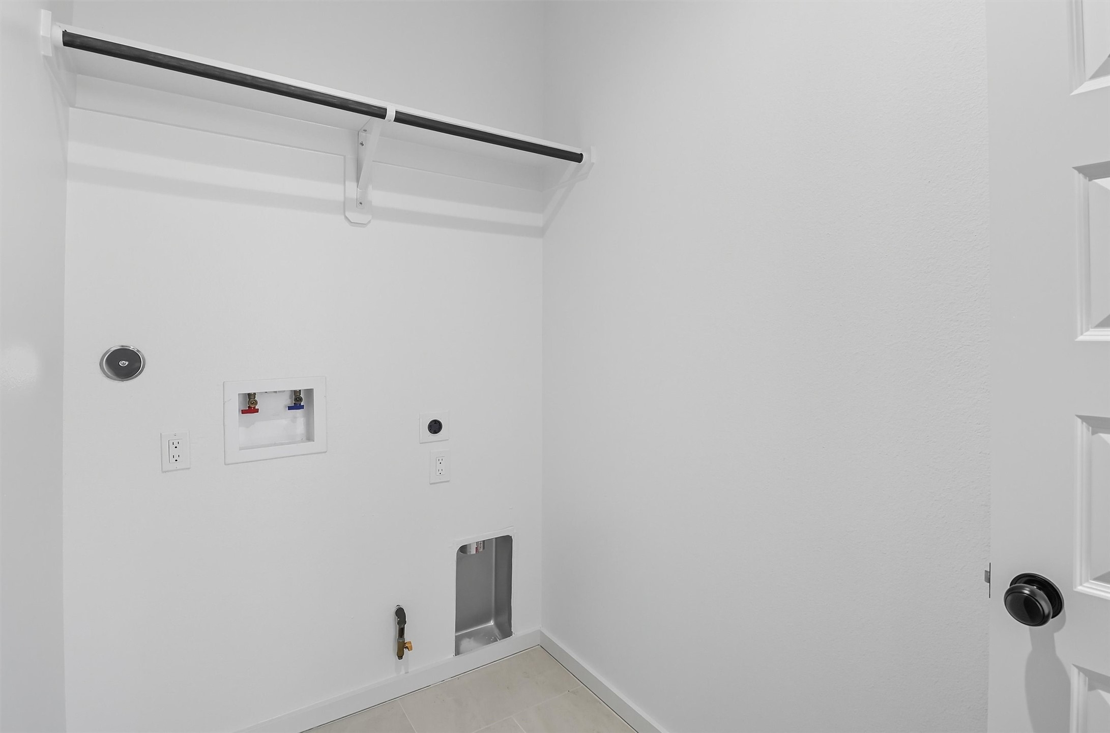 2924 El Fenice Lane Houston, TX 77057 - Photo 35 of 39 a view of a small room