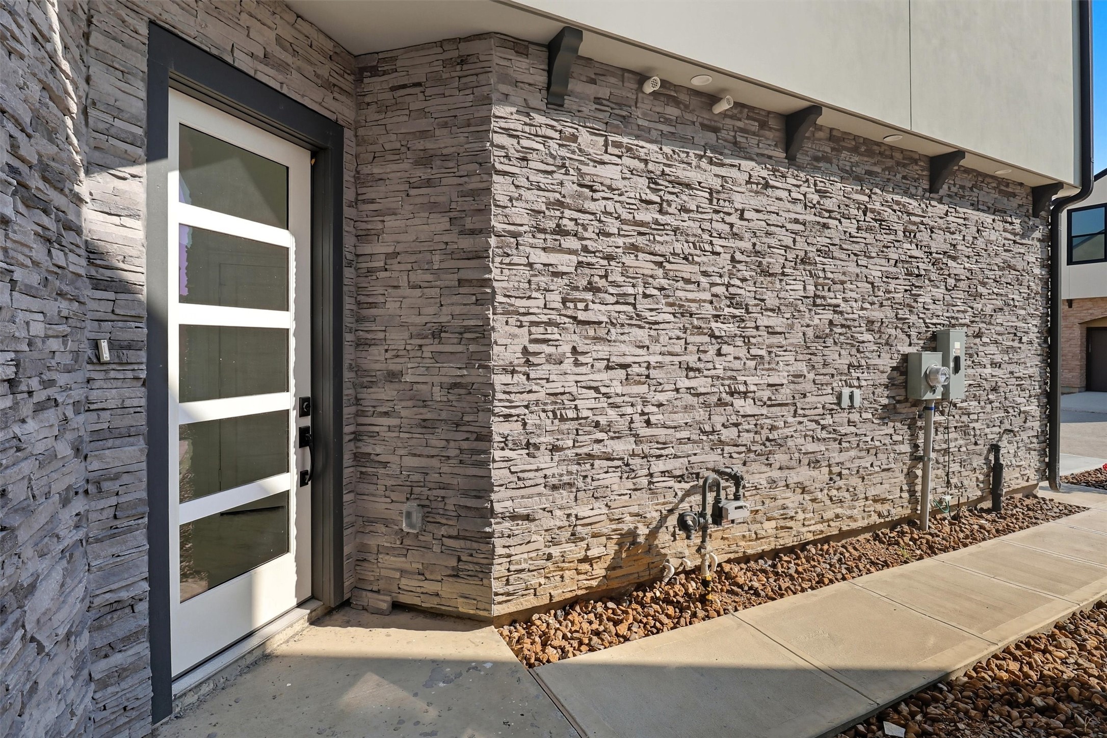 2924 El Fenice Lane Houston, TX 77057 - Photo 4 of 39 A welcoming sidewalk framed by
decorative rock borders leads to the
covered entry and front door. The
stylish five-lite door allows natural
light to fill the entryway, creating a
bright and inviting first impression. Note: exterior outlets are in place around the home.