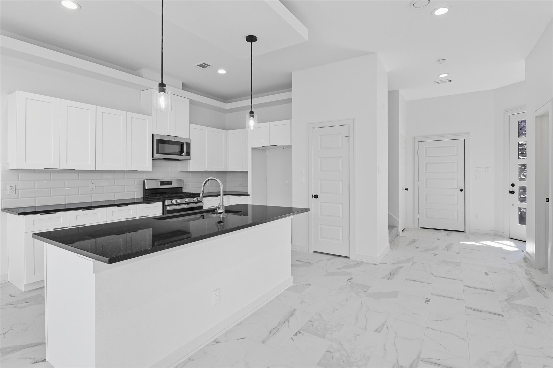 2924 El Fenice Lane Houston, TX 77057 - Photo 9 of 39 a kitchen with stainless steel appliances granite countertop a sink a stove and a refrigerator