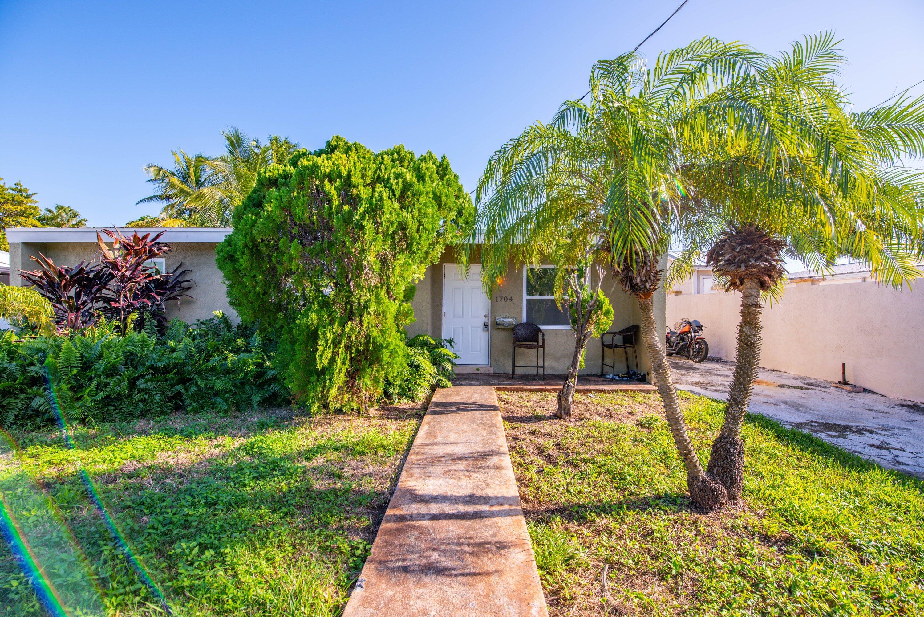1704 Duncan Street Key West, FL 33040 - Photo 5 of 20 a front view of a house with garden