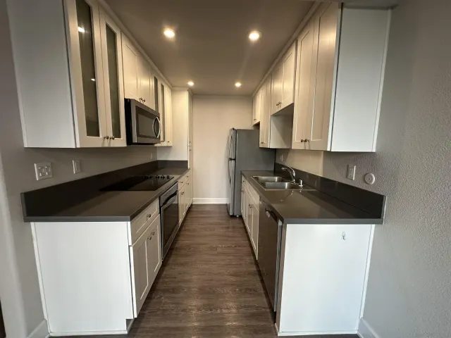 $2,500 | 8548 Via Mallorca, Unit B, La Jolla, CA 92037