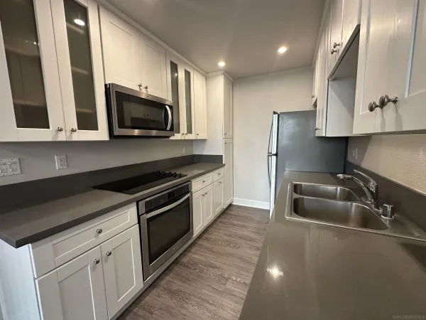 $2,500 | 8548 Via Mallorca, Unit B, La Jolla, CA 92037