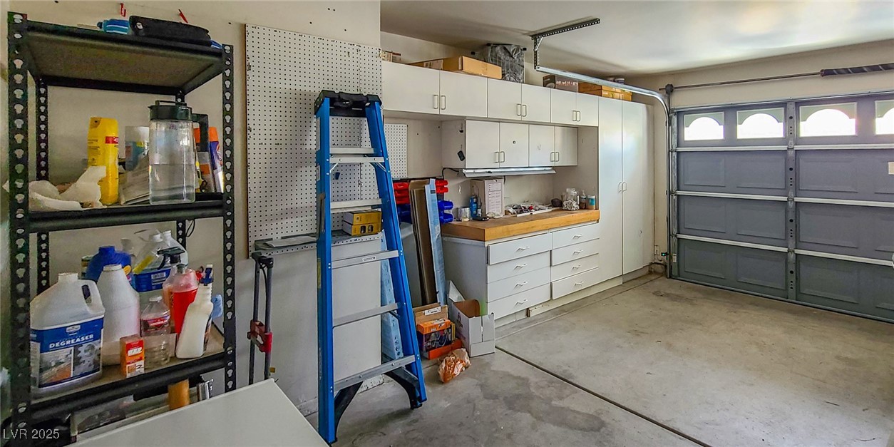 4100 Highland Castle Court Las Vegas, NV 89129 - Photo 11 of 49 View of garage