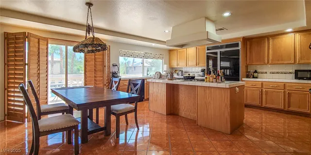 $1,095,000 | 4100 Highland Castle Court, Las Vegas, NV 89129