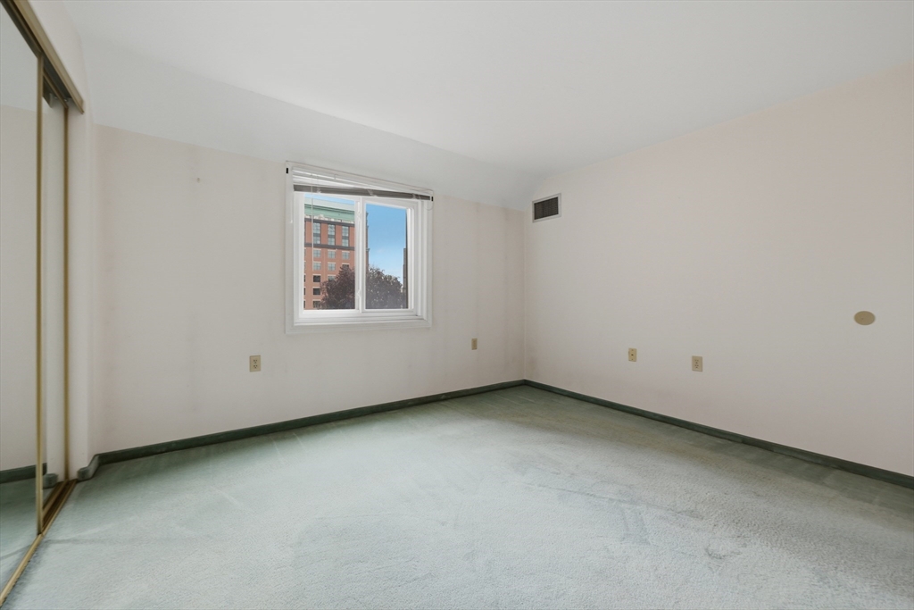 44 Elm Street, Unit 303 Worcester, MA 01609 - Photo 16 of 29