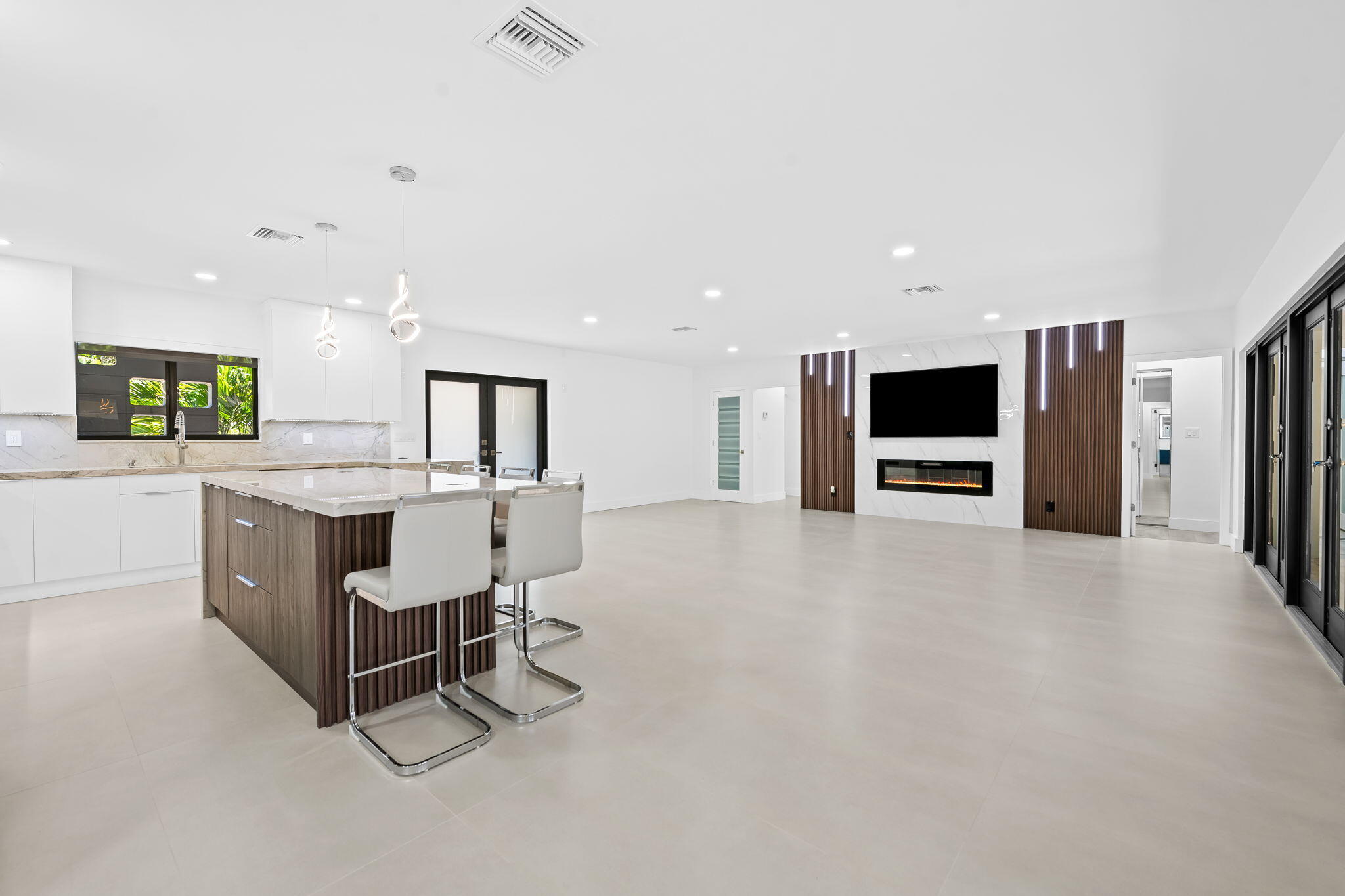 2811 Northeast 53rd Court Lighthouse Point, FL 33064 - Photo 31 of 31 Open floorplan