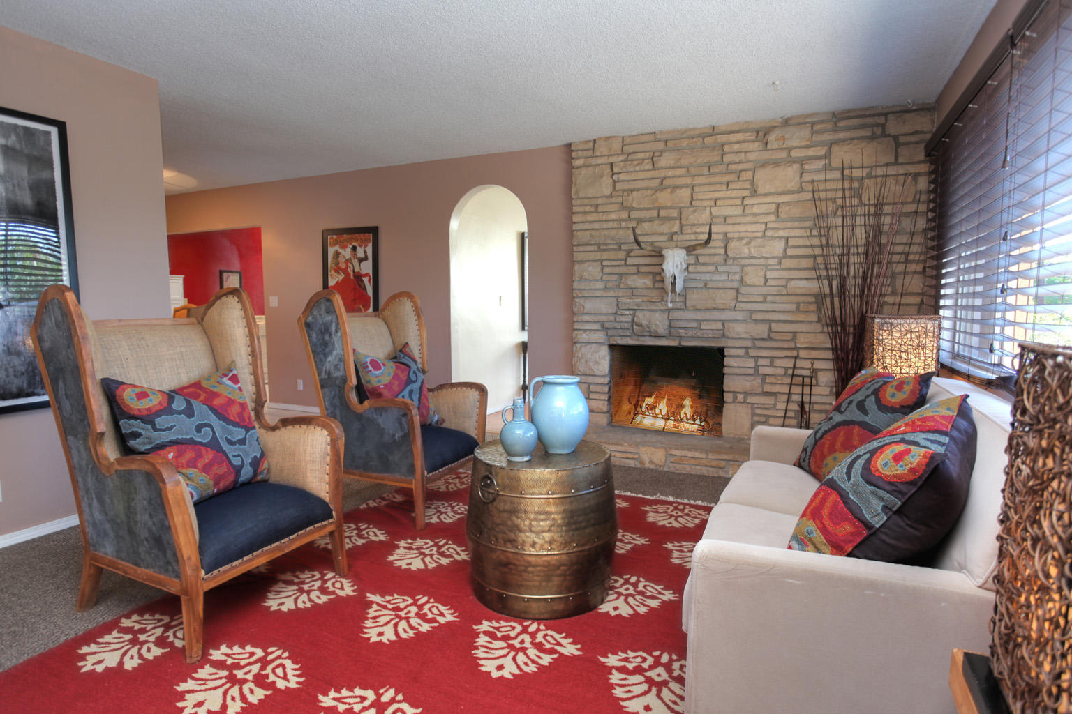 4084 Foothill Road Santa Barbara, CA 93110 - Photo 3 of 18 Living Room