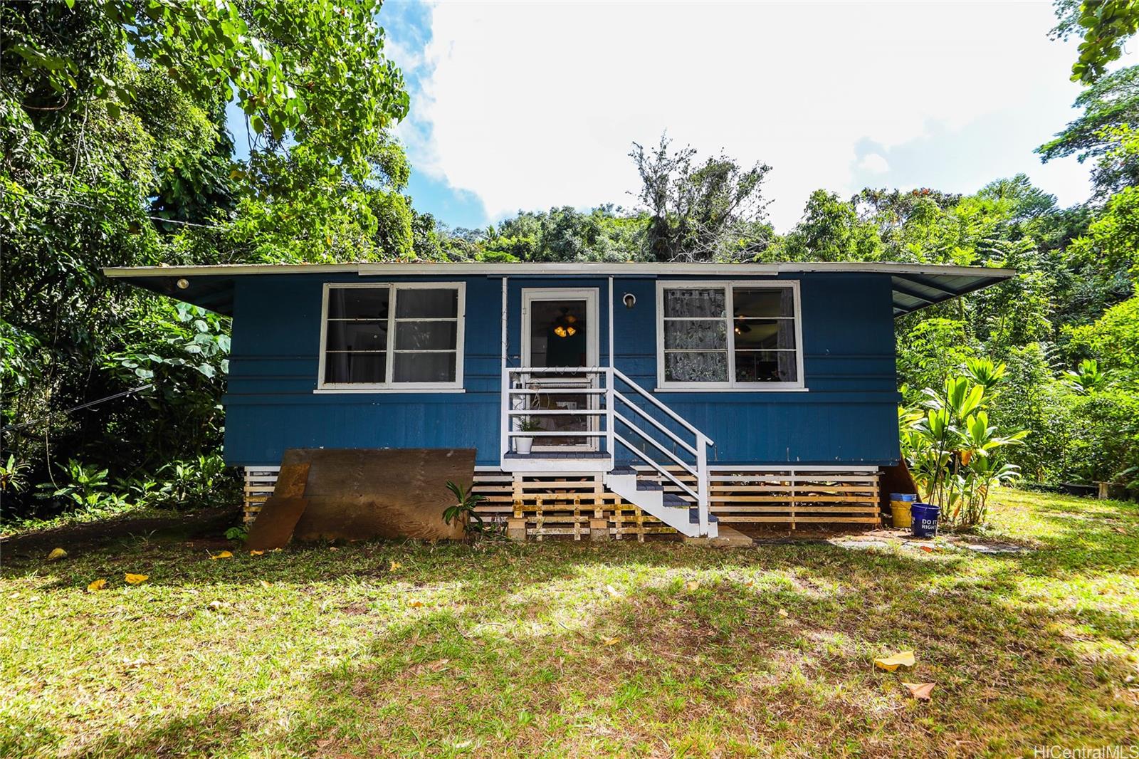 47-270 Ahuimanu Road Kaneohe, HI 96744 - Photo 13 of 25 a front view of a house with a yard