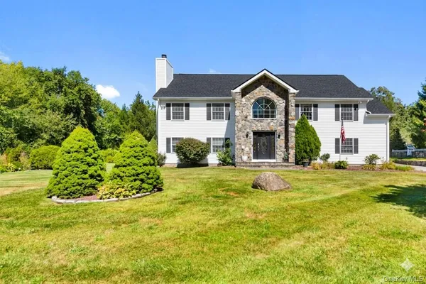 $989,000 | 70 Oak Pond Lane, Mahopac, NY 10541