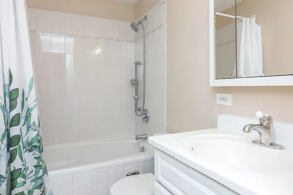 $129,900 | 6708 West 107th Street, Unit 3C, Worth, IL 60482