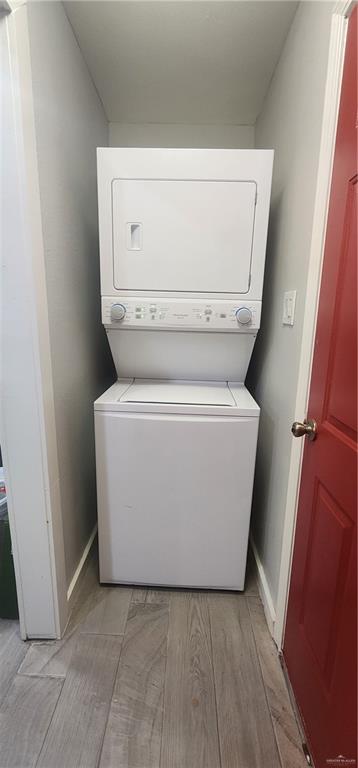 118 Keystone Street Mission, TX 78572 - Photo 6 of 11 a utility room with dryer and washer