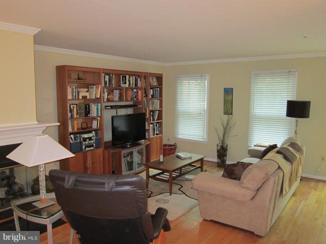 419 Little Quarry Road Gaithersburg, MD 20878 - Photo 29 of 30 Living Room