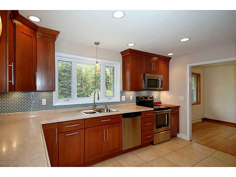 473 Perrymont Road Pittsburgh, PA 15237 - Photo 5 of 25 Kitchen. This gorgeous kitchen was finished less than 1 year ago! It overlooks the back yard and features Kraftmaid cabinetry, stainless steel appliances, recessed lighting, under-mount cabinet lighting, pendant lights and a glass tile back splash. Love it!