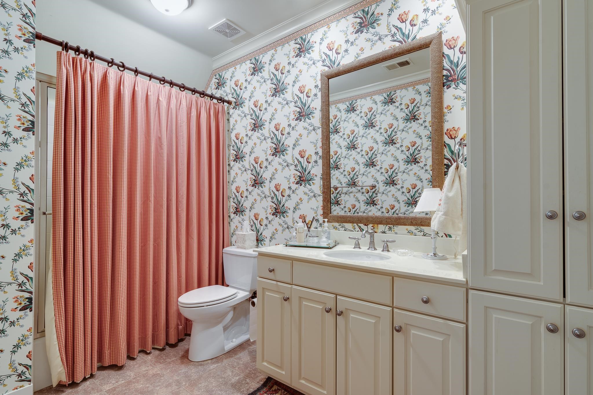 4865 Roane Road Memphis, TN 38117 - Photo 27 of 39 a bathroom with a sink toilet and shower