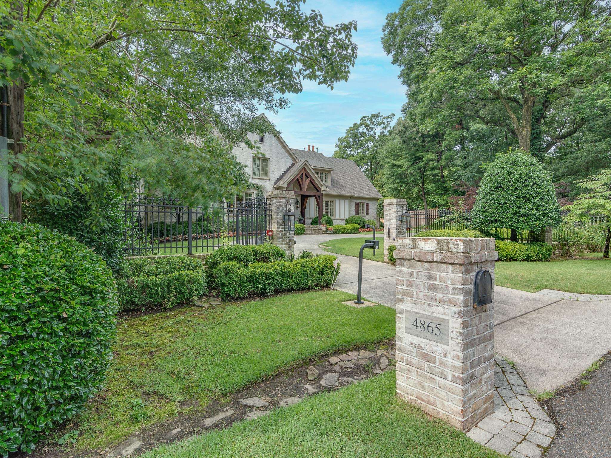 4865 Roane Road Memphis, TN 38117 - Photo 3 of 39 a view of a house with a yard and sitting area
