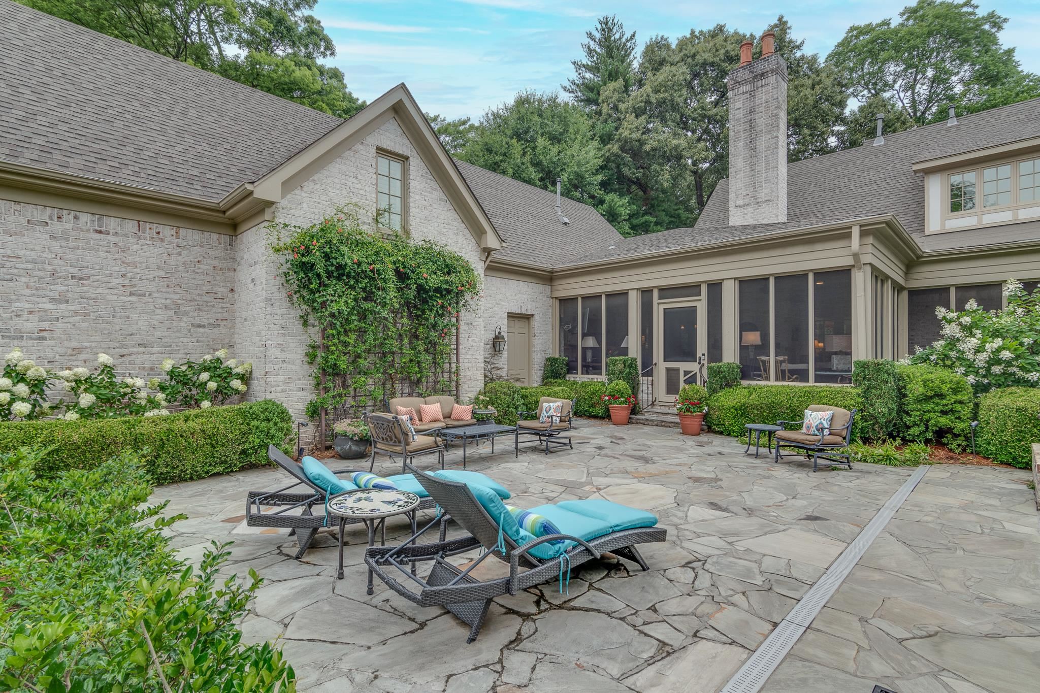 4865 Roane Road Memphis, TN 38117 - Photo 33 of 39 a view of a house with backyard and sitting area