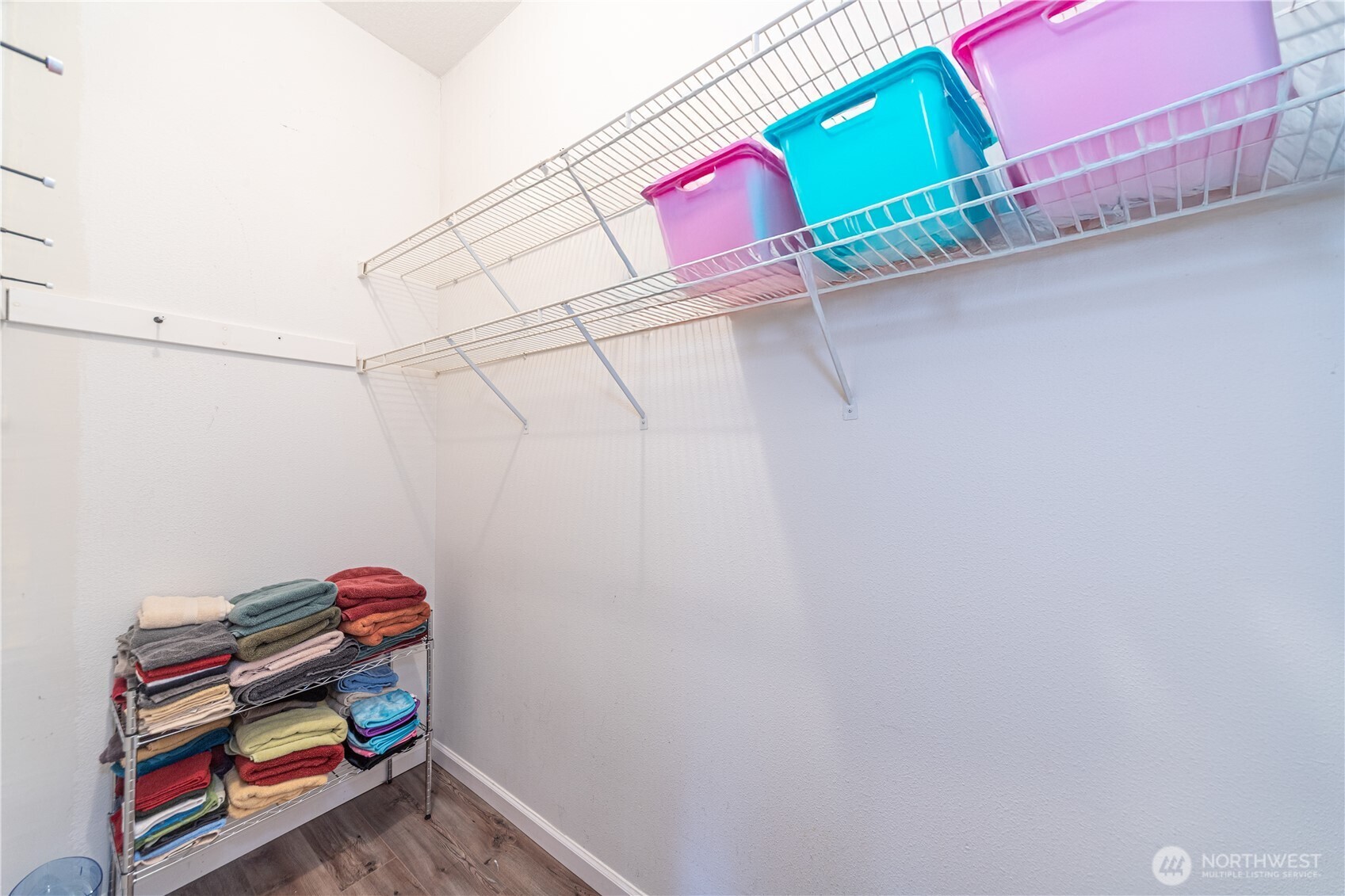 522 Frederick Street Port Townsend, WA 98368 - Photo 21 of 37 a room with a book shelf