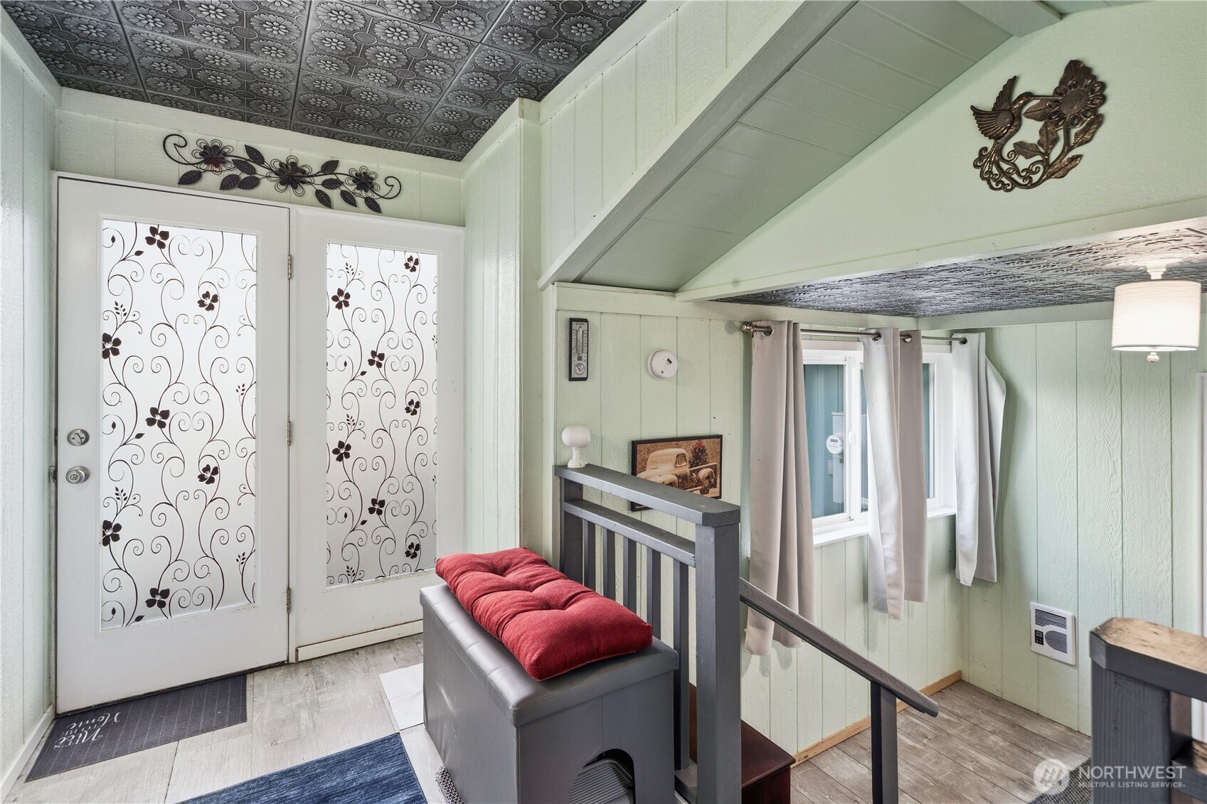 522 Frederick Street Port Townsend, WA 98368 - Photo 29 of 37 a livingroom with furniture and a flat screen tv