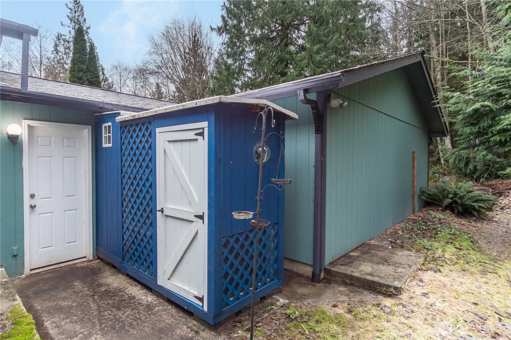 522 Frederick Street Port Townsend, WA 98368 - Photo 31 of 37 a view of outdoor space and front view of a house