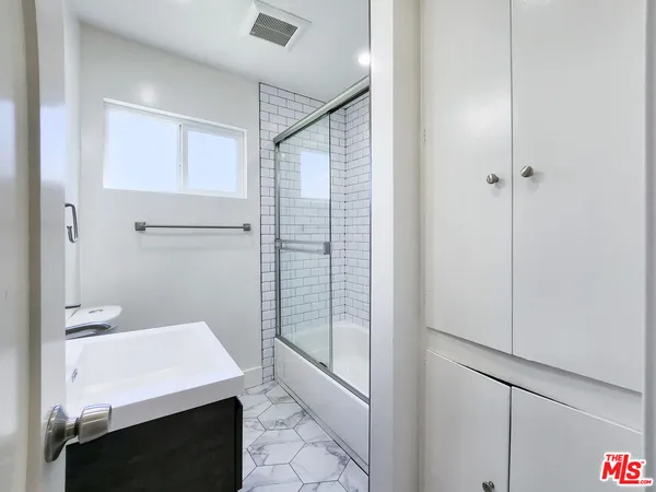 $3,000 | 2917 North Coolidge Avenue, Unit 1, Los Angeles, CA 90039