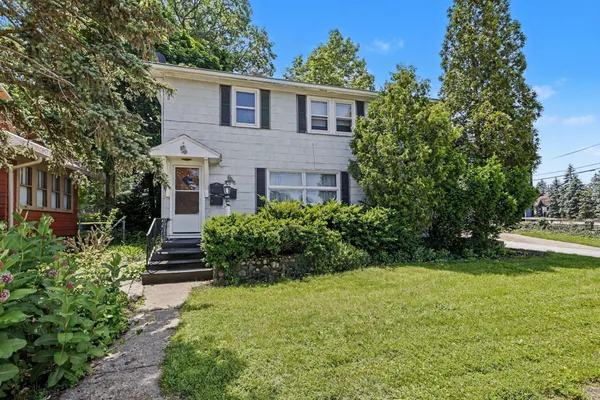 $299,900 | 400 La Salle Avenue, St. Joseph, MI 49085