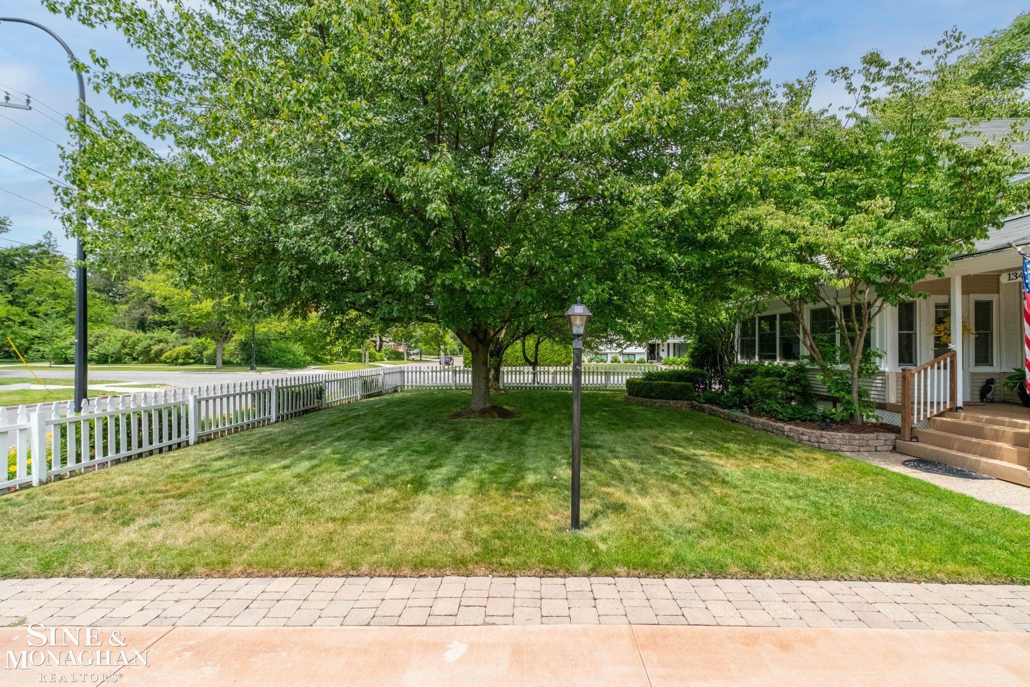 134 Kerby Road Grosse Pointe, MI 48236 - Photo 53 of 69 50213365-b7df05c9-8b17-4e17-8a12-33a935f592a4.JPG