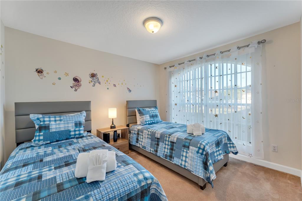 620 Old Bridge Circle Davenport, FL 33897 - Photo 13 of 22 a bedroom with a bed and window