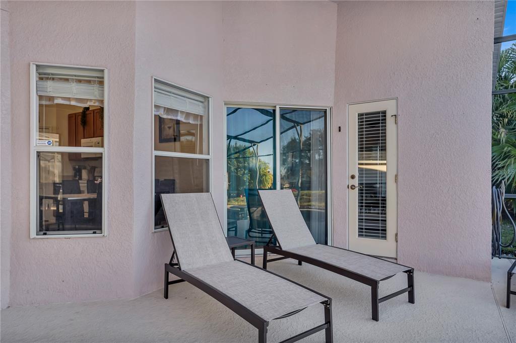 620 Old Bridge Circle Davenport, FL 33897 - Photo 20 of 22 a view of a room with workspace and windows