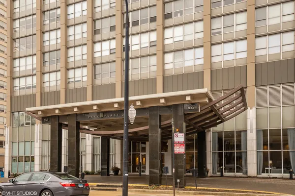$215,000 | 655 West Irving Park Road, Unit 2213, Chicago, IL 60613