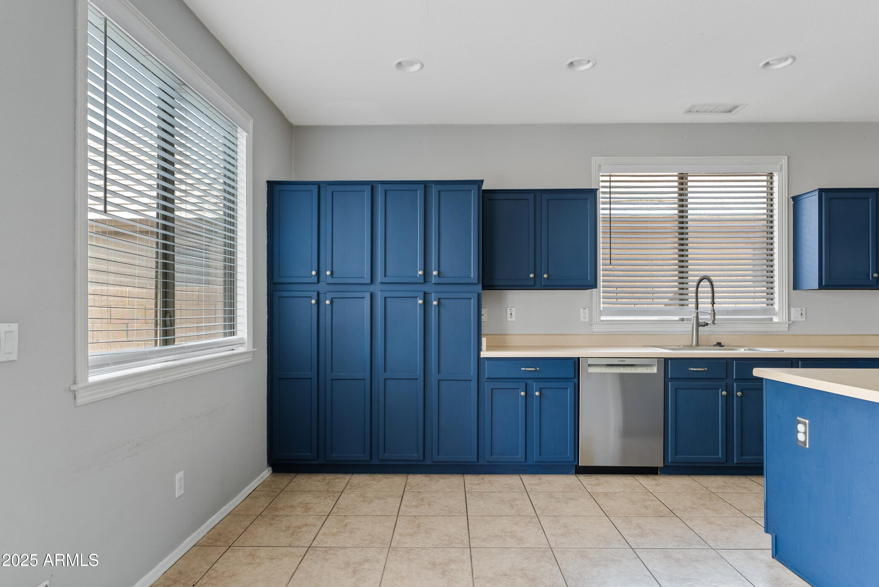 4098 East Rustler Way Gilbert, AZ 85297 - Photo 9 of 42 Eat-in Kitchen