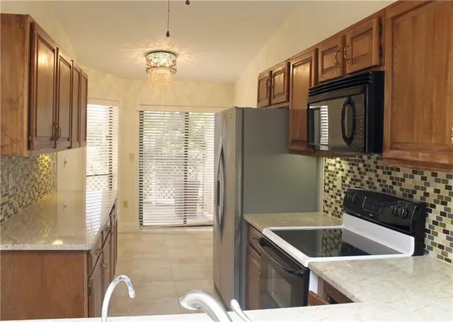 $3,000 | 6722 Canary Palm Circle, Boca Raton, FL 33433