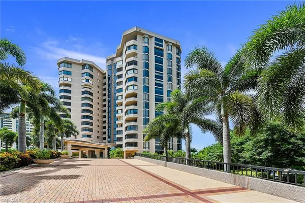 $19,000 | 6075 Pelican Bay Boulevard, Unit 1105, Naples, FL 34108