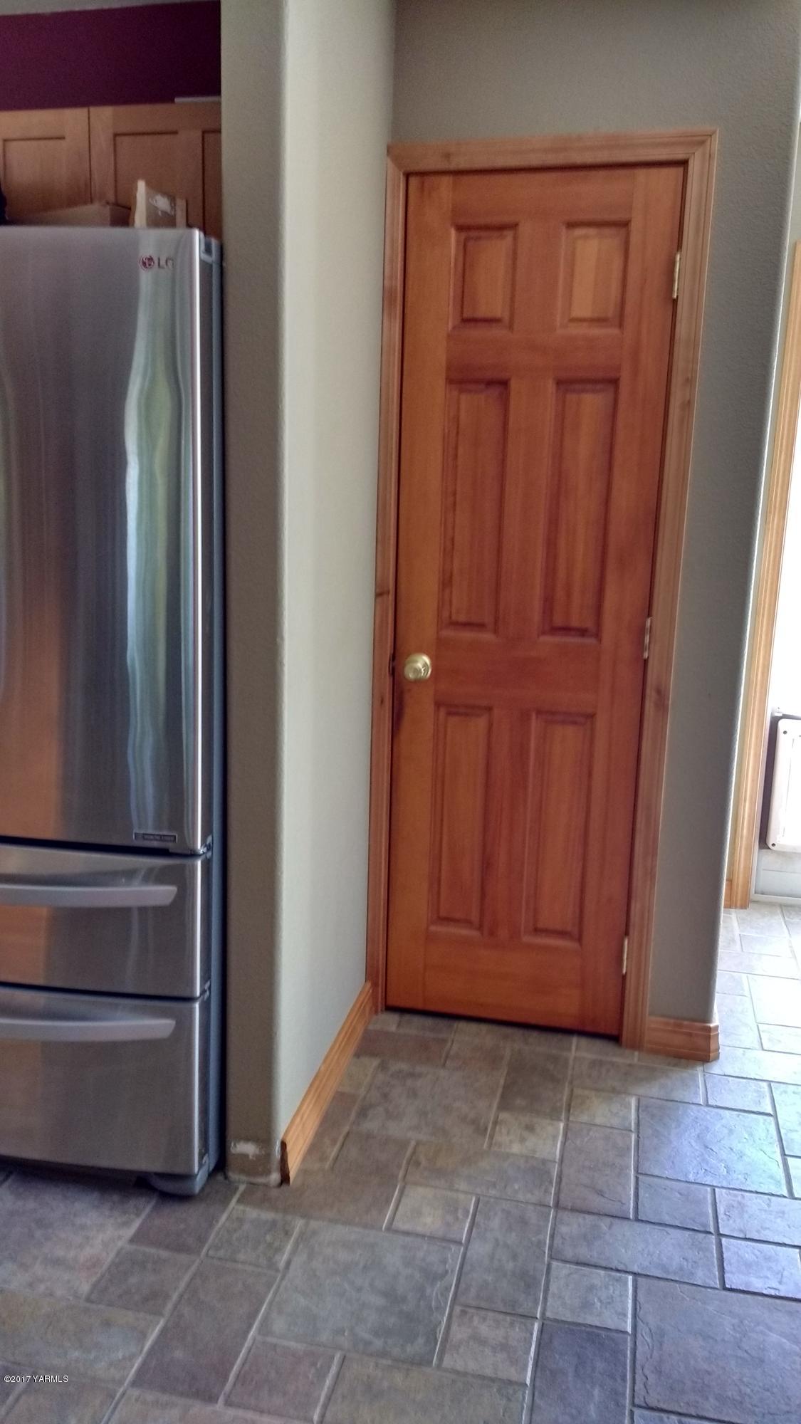810 Red Tail Road Yakima, WA 98908 - Photo 11 of 42