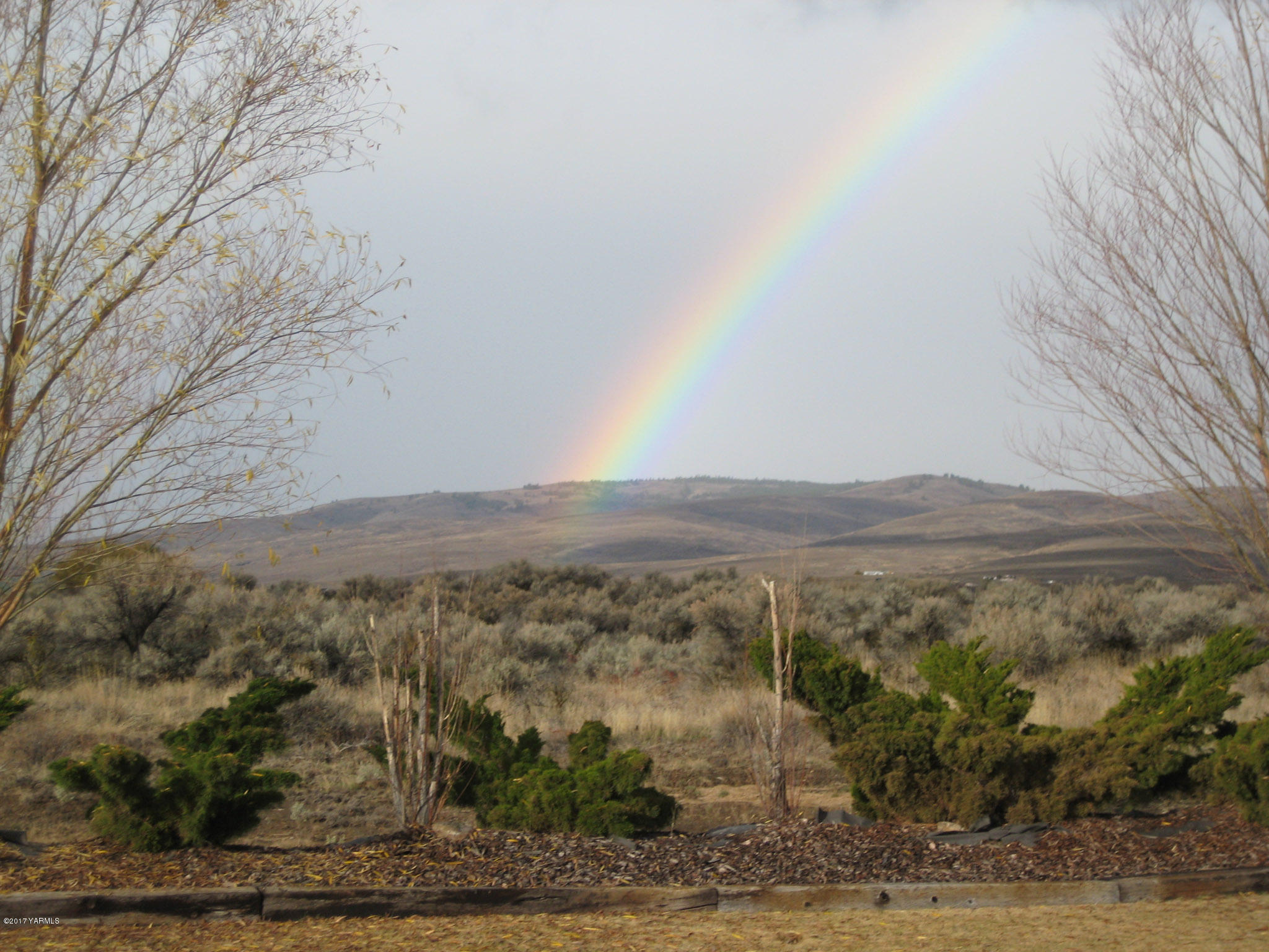 810 Red Tail Road Yakima, WA 98908 - Photo 7 of 42 a view of city and mountain