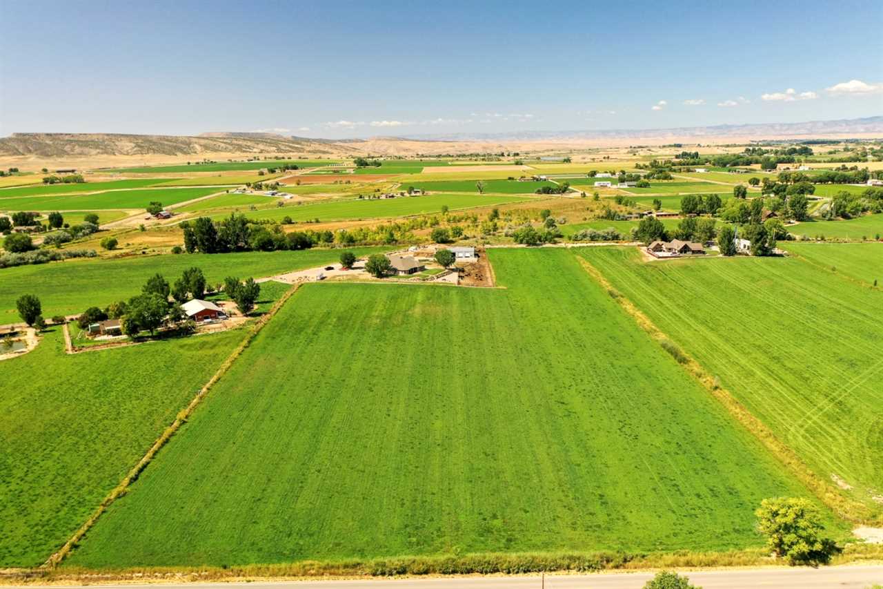 1296 O Road Loma, CO 81524 - Photo 41 of 41 a view of an ocean and a yard