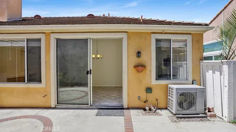 $1,075,000 | 13396 North Hearst Court, Tustin, CA 92782