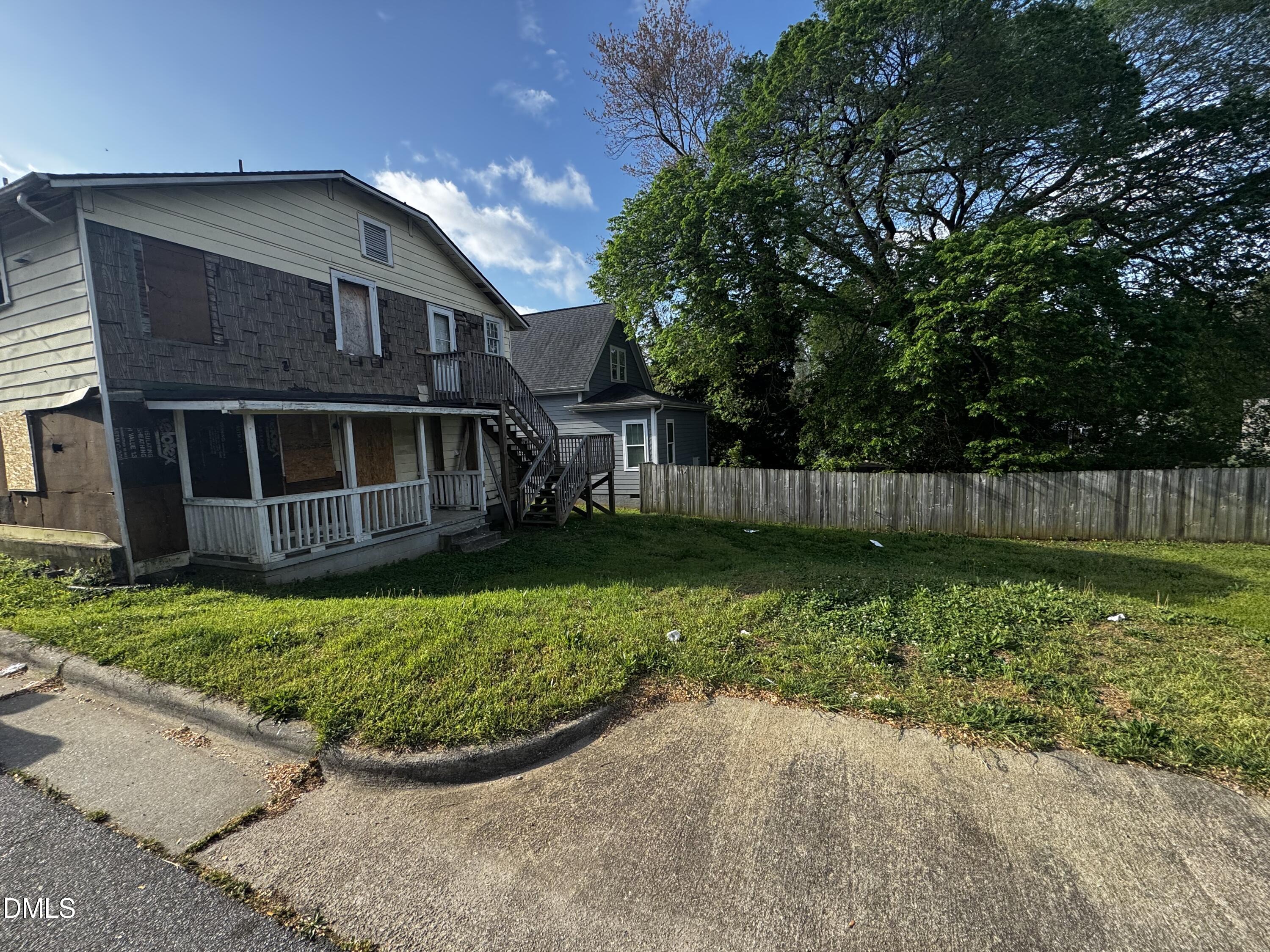 102 South Fisher Street Raleigh, NC 27610 - Photo 7 of 23 102 Fisher 26