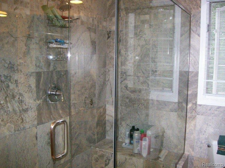 626 Lexington Drive Rochester, MI 48307 - Photo 16 of 22 lex-marble shower