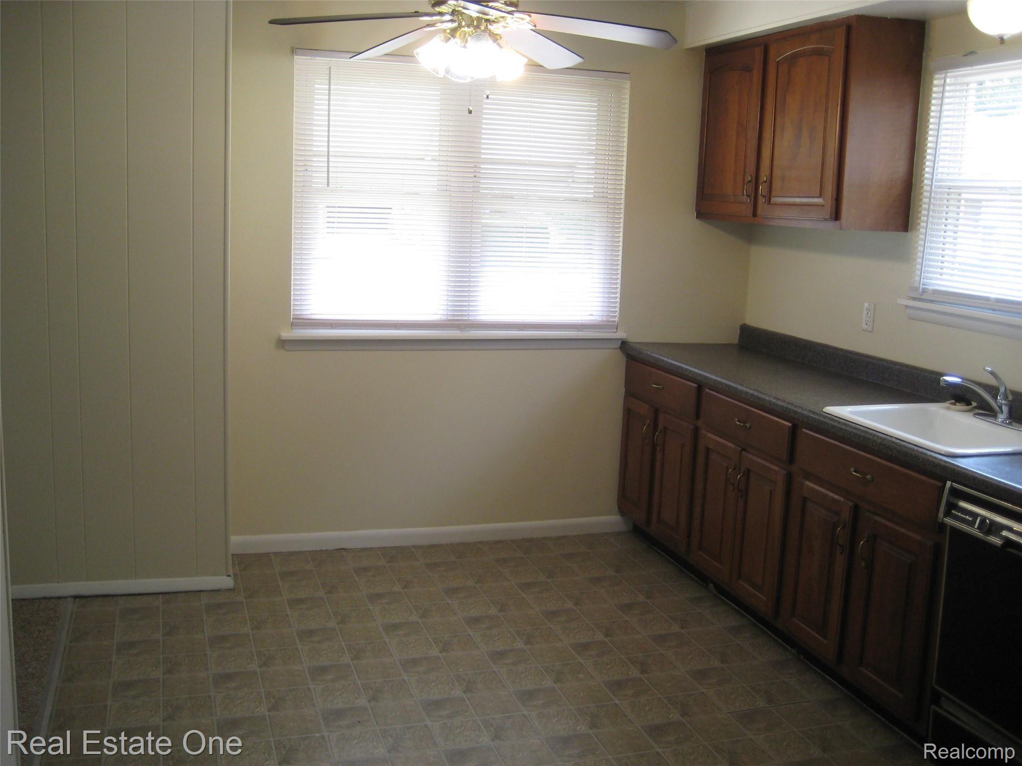 18641 Reed Street Melvindale, MI 48122 - Photo 6 of 20 IMG_3162.JPG