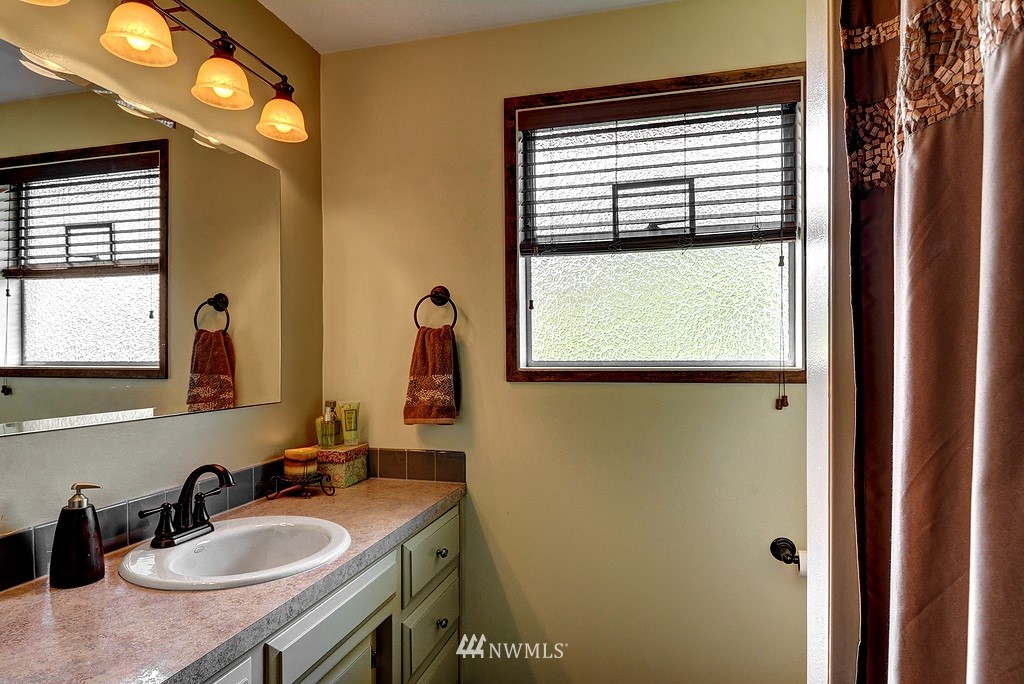 7224 South Rustic Road Seattle, WA 98178 - Photo 13 of 19 Gallery Image 13