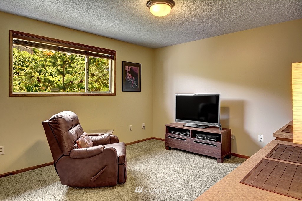 7224 South Rustic Road Seattle, WA 98178 - Photo 14 of 19 Gallery Image 14