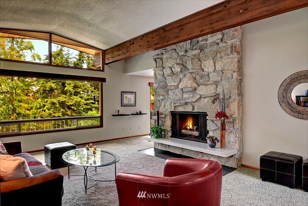 7224 South Rustic Road Seattle, WA 98178 - Photo 3 of 19 Gallery Image 3